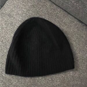 Black cashmere hat